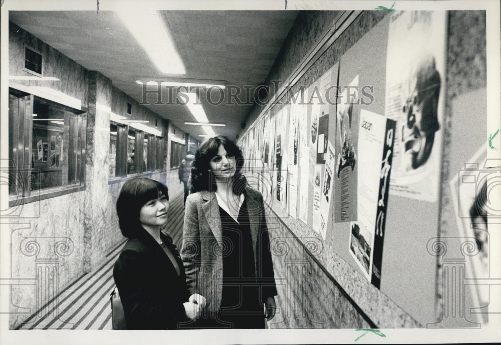 1981 Press Photo &quot;The Traveling Scholar&quot; Sun-Times Exhibition - Historic Images