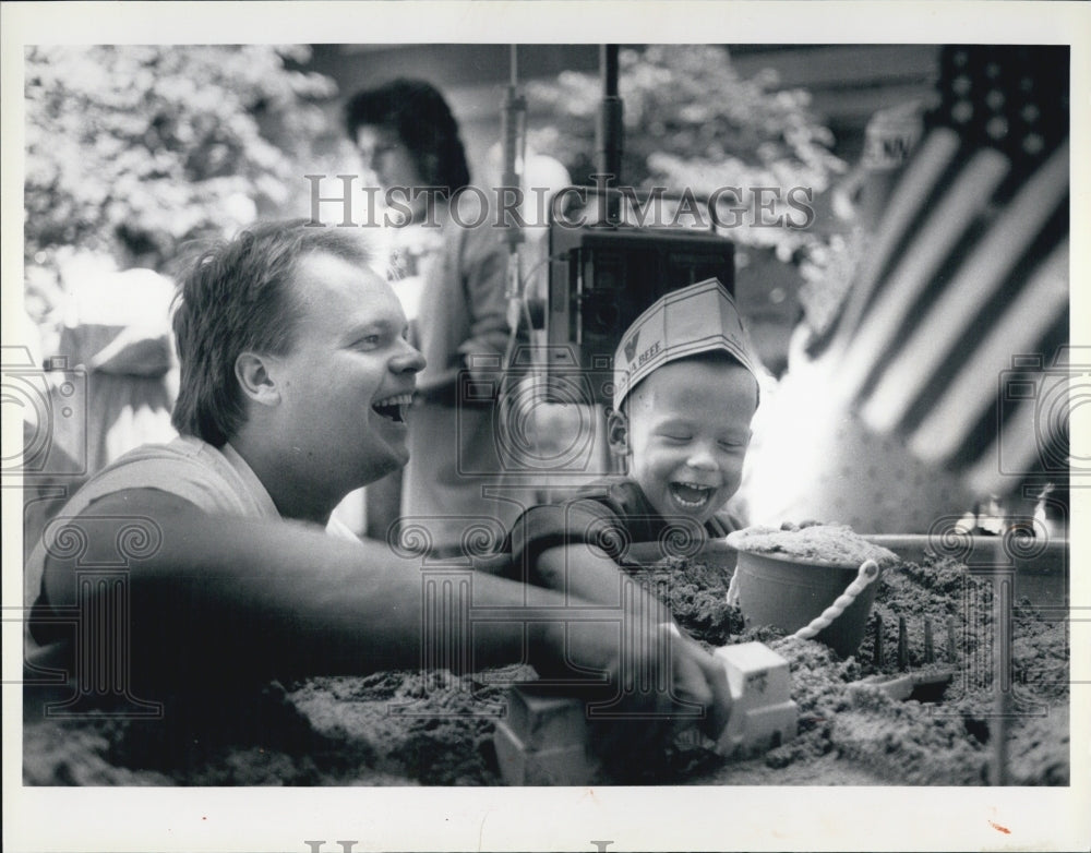 1988 Press Photo Children&#39;s Memorial Hospital Picnic, Scott And Kevin Pearson - Historic Images