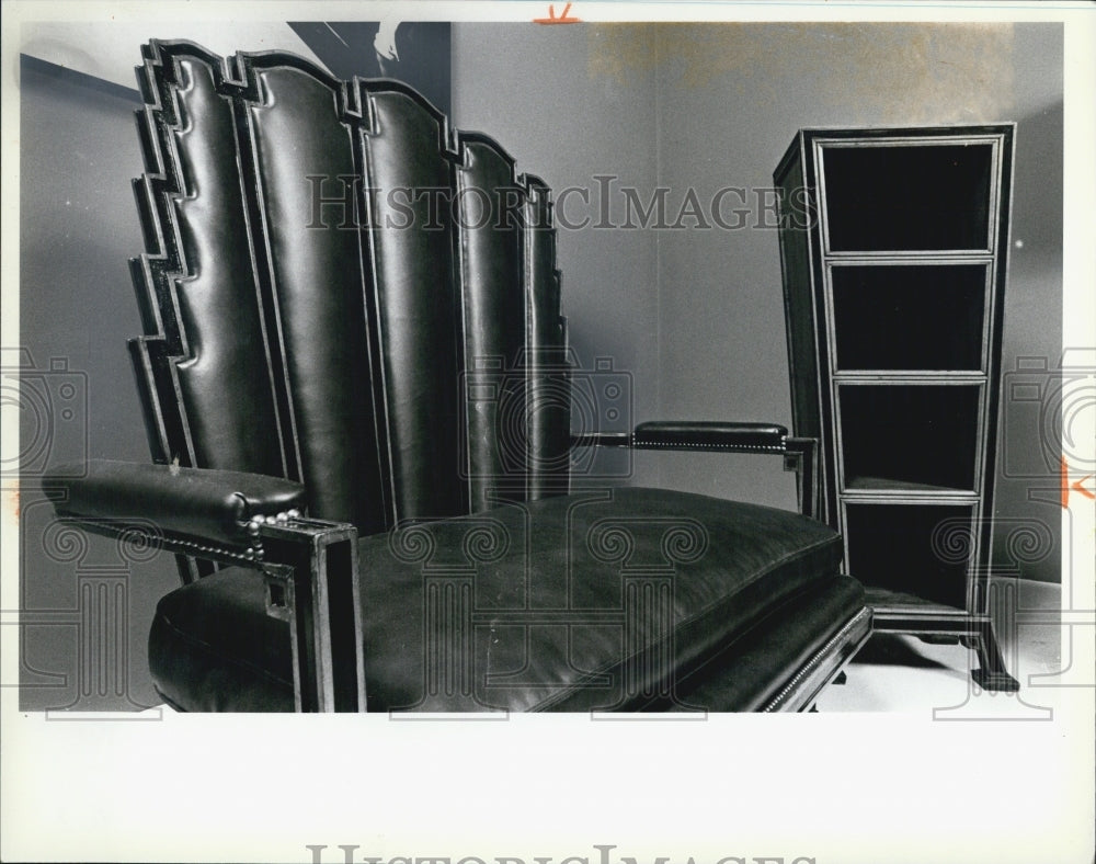 1983 Press Photo Furniture Depression Era Chicago Historical Society - Historic Images