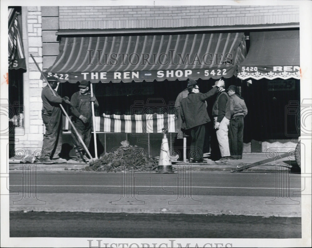 1961 Chicago City Bureau of Electricity employees - Historic Images