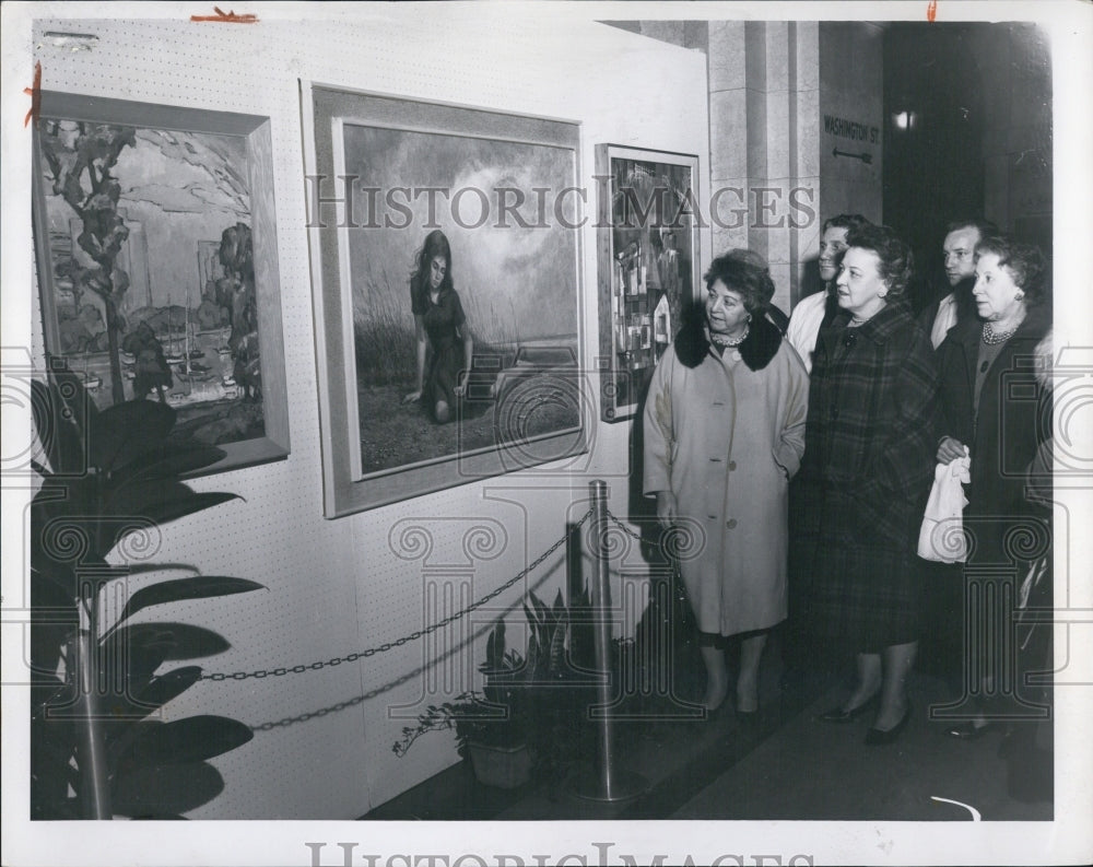 1963 City Hall is being used as an art gallery in Chicago - Historic Images