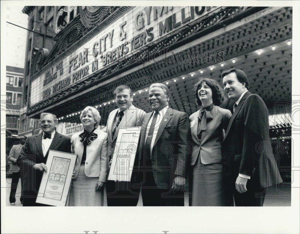 1985 Press Photo Chicago Theatre - Historic Images