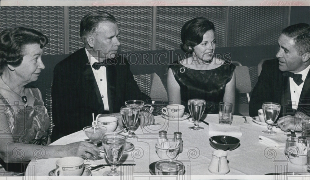 1963 Press Photo Mr Mrs Cris Dobbins Mr Mr Donald Campbell After Concert Party - Historic Images