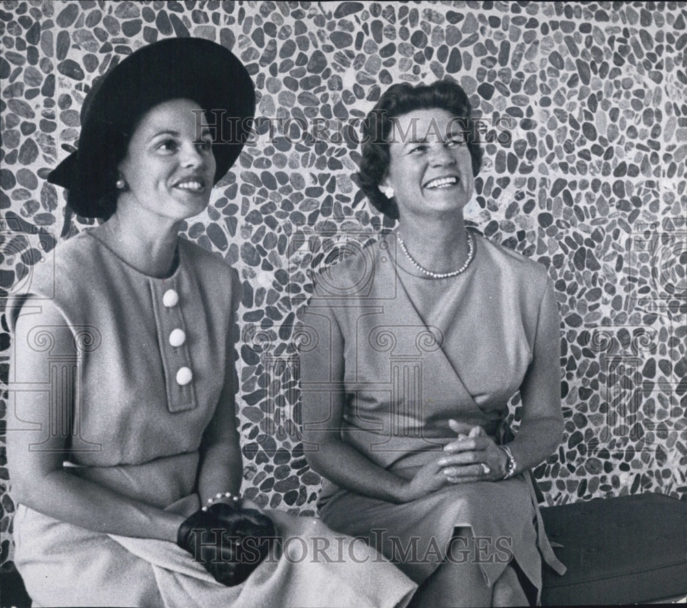 1964 Press Photo Mrs. Donald Carr Campbell And Mrs. John Evans, Jr. Denver, CO - Historic Images