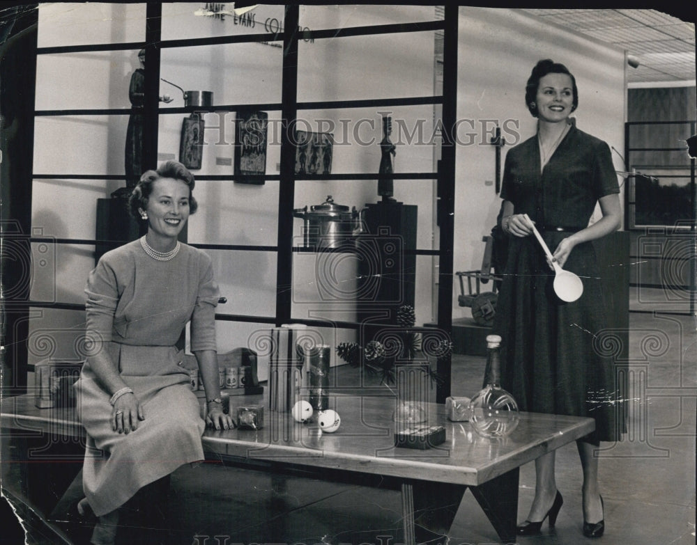 1954 Dione Lucas cooking school at Denver Art Museum - Historic Images