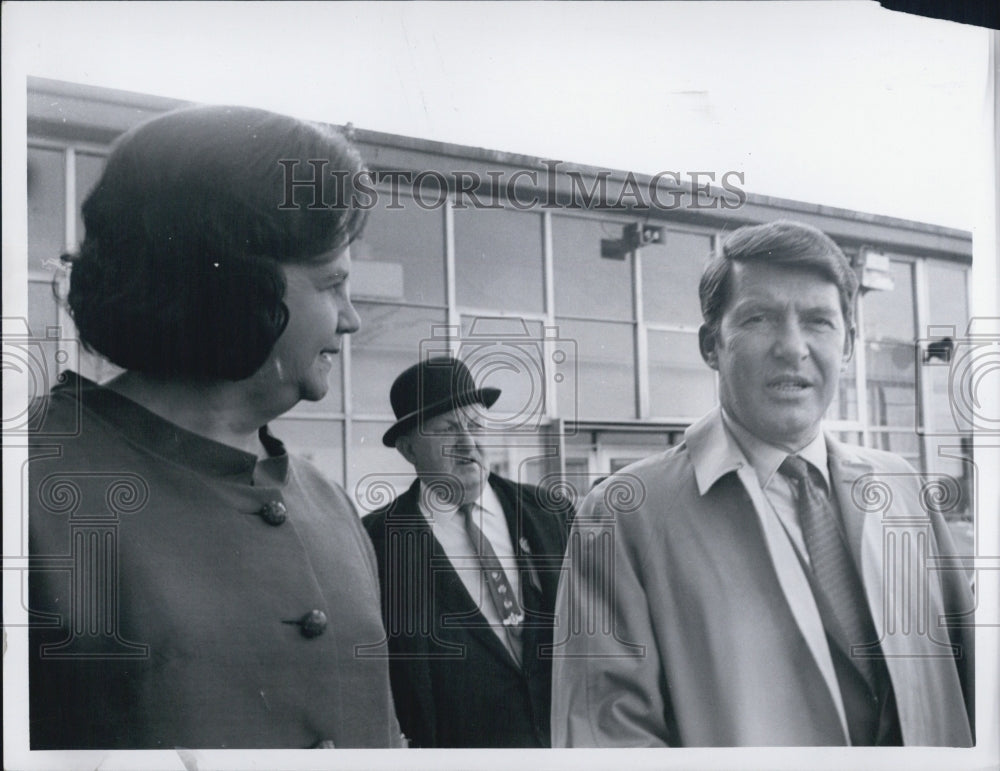 1969 Press Photo Astronaut Wally Schirra Arrives in Boston - Historic Images