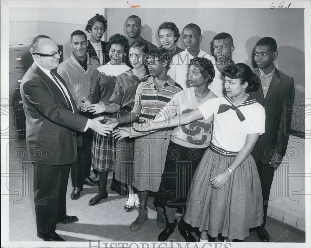 1959 Daily News Youth achivement awards Dr. Curtis C. Menick - Historic Images