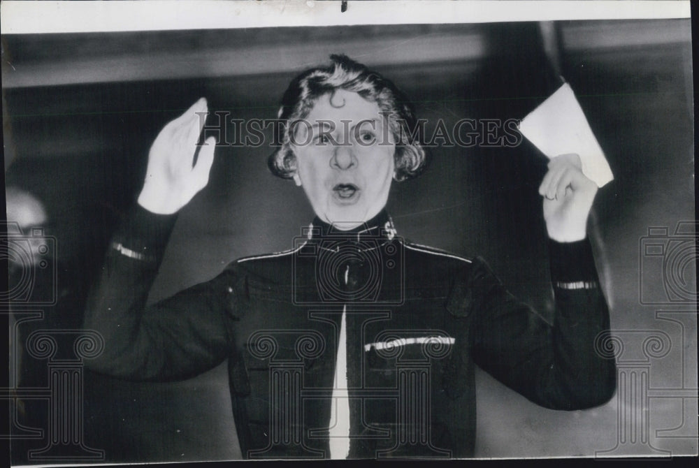 1939 Gen. Evangeline Booth Leader Of Salvation Army Leads Last Song - Historic Images