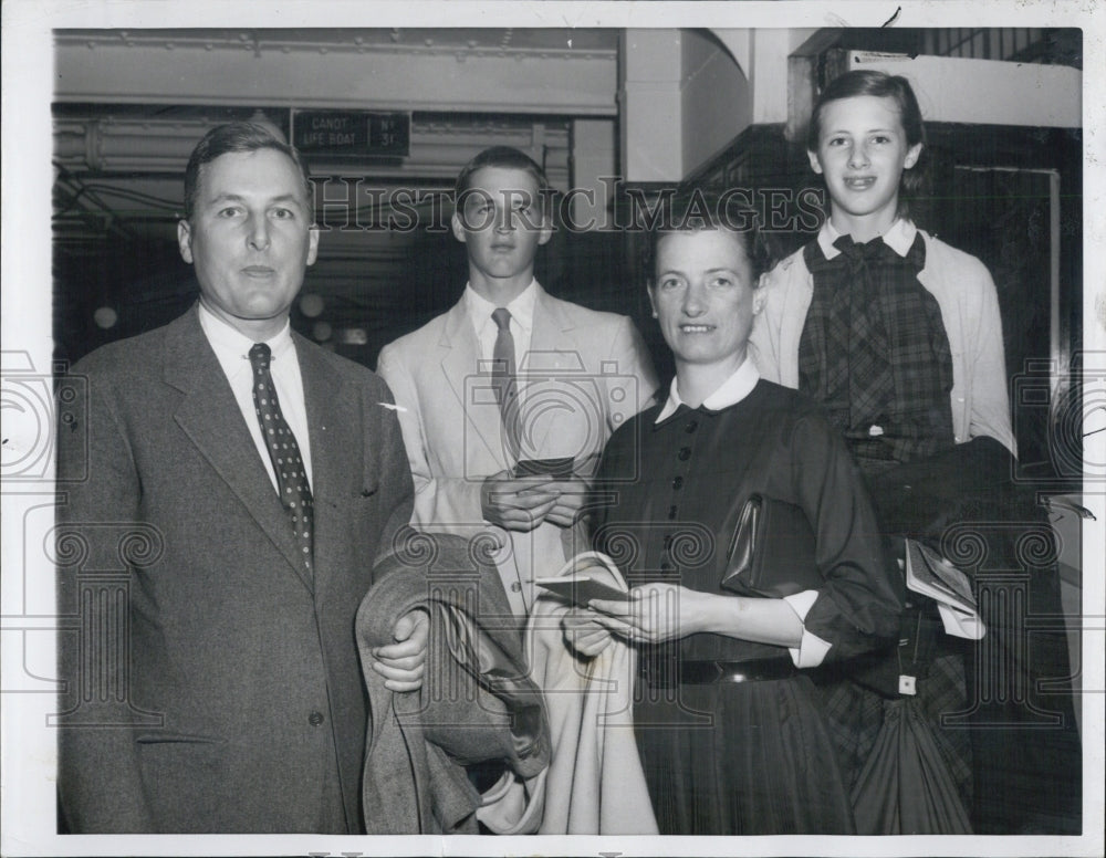 1955 Press Photo Dr. Nathan/Anne Pusey/Harvard University/James/Rosemary Pusey - Historic Images