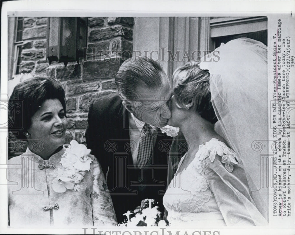 1969 Press Photo Vice President Spiro T Agnew and daughter Pamela at her wedding - Historic Images
