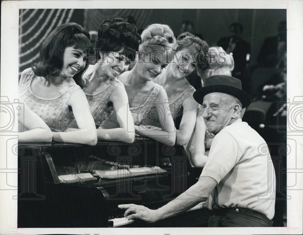 1966 Jimmy Durante girls The Ed Sullivan Show - Historic Images