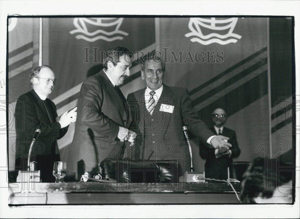 1985 Press Photo Moderator Dr. H. J. Held President Alfonsin Argentina Rev. - Historic Images