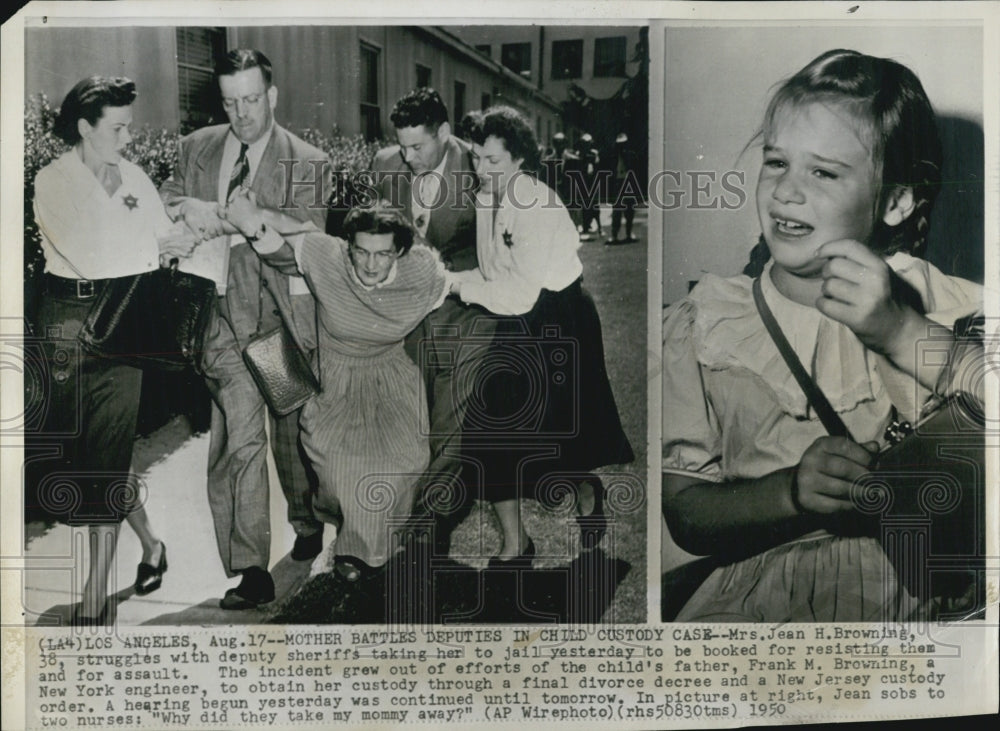 1950 Mother battles deputies in child custody case with daughter - Historic Images