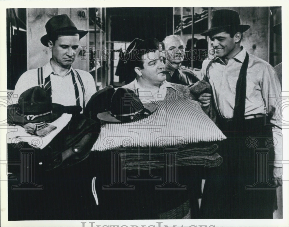 1947 Press Photo Actors And Comedians Bud Abbott, Lou Costello, Lee Bowman - Historic Images