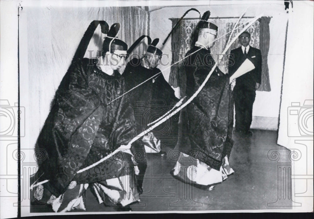 1960 Japanese Prince , Akihito&#39;s Son Takes Bath While Officials Wait - Historic Images