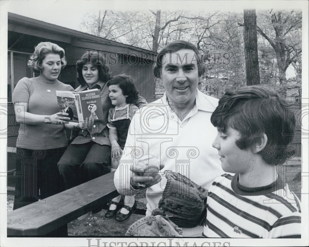 Press Photo Atty Bob Woolf and family - Historic Images