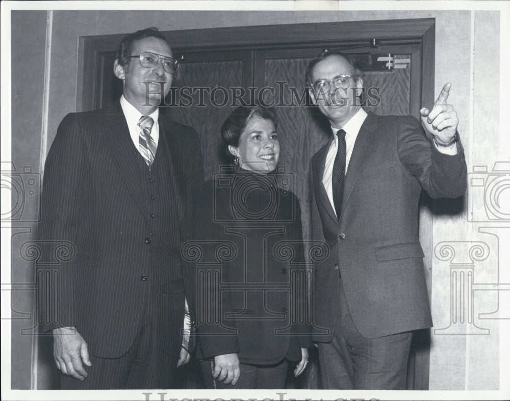 Press Photo Robert W. Hunger Singer Donald Silver Mrs. Robert Woolf - Historic Images