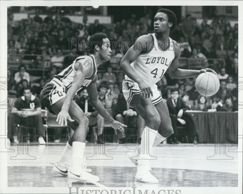 1981 Press Photo Loyola Basketball Darius Clemons Budwiser Chicagoland Ramblers - Historic Images
