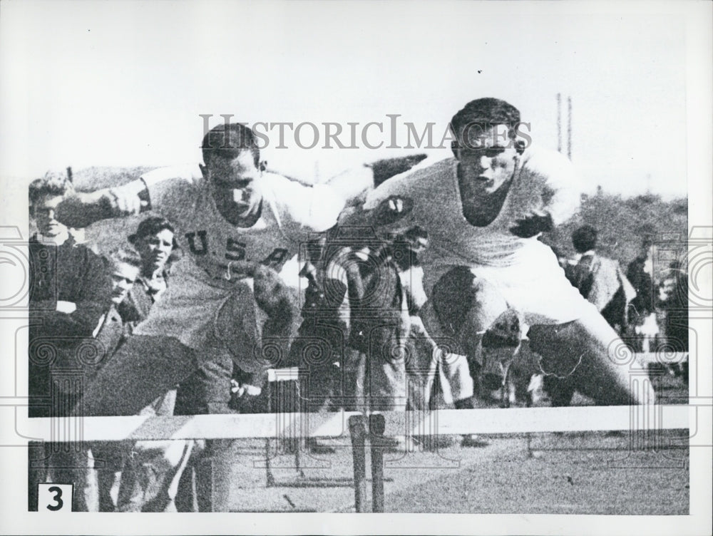 1956 Glenn Davis &amp; Silas Southern, 16th Olympiad. - Historic Images