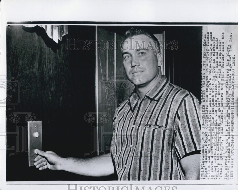 1956 Edwin Duke Snider in Scuffle with Fan - Historic Images