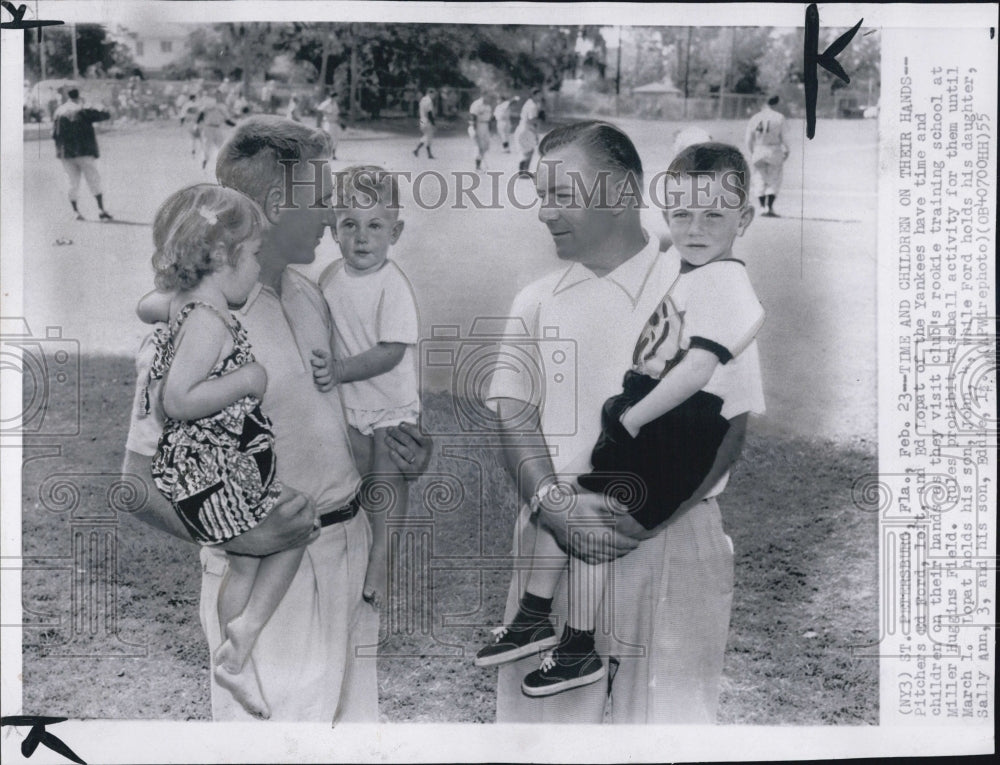 1955 Yankees Ed Ford &amp; Ed Lopat with Children - Historic Images