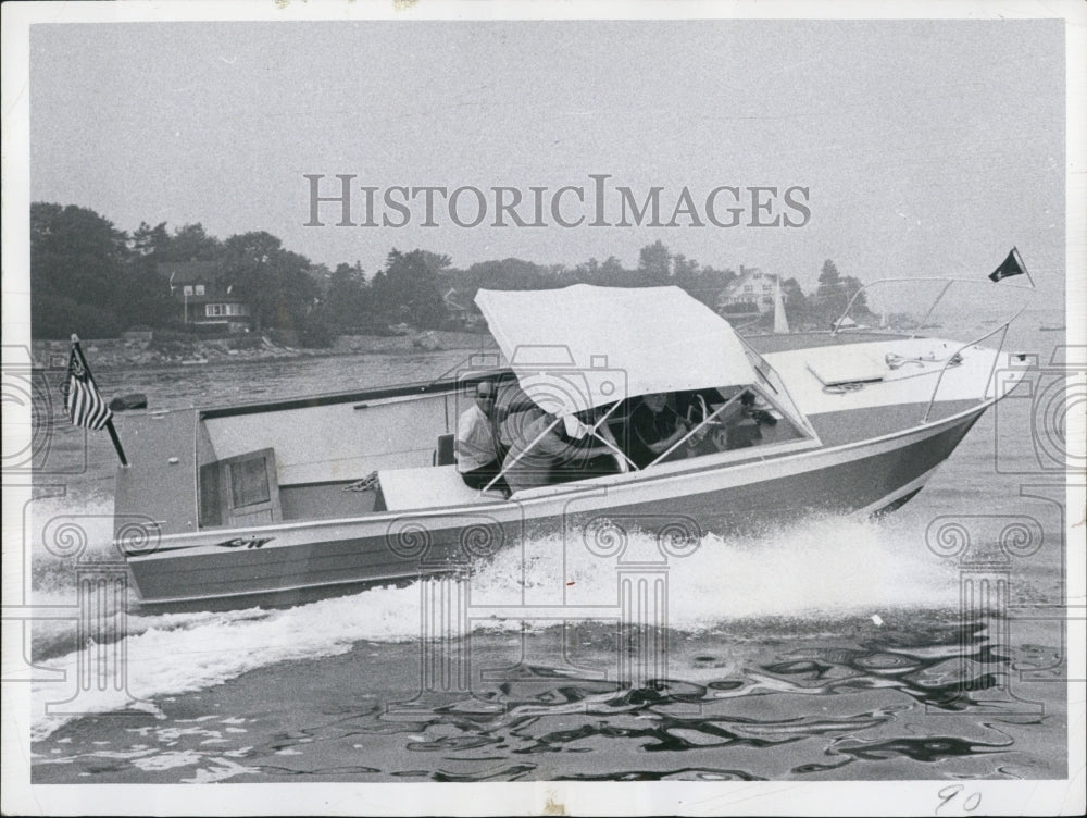 Press Photo Bill Liston in Sailboat - Historic Images