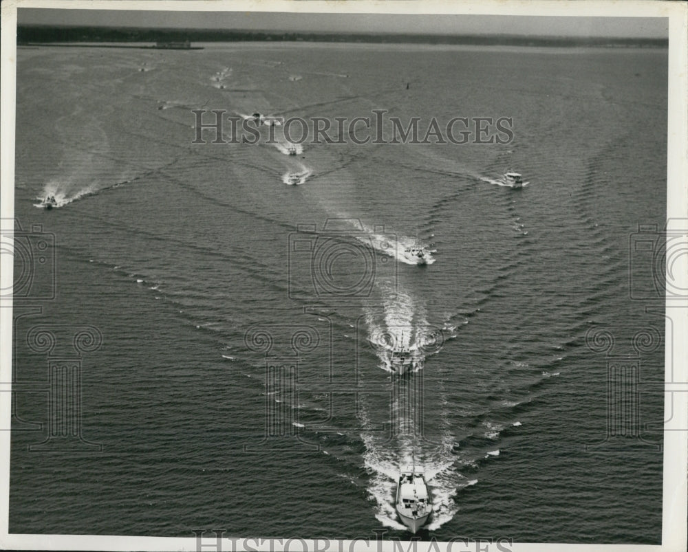 Press Photo Aerial View Of Boats Racing - Historic Images