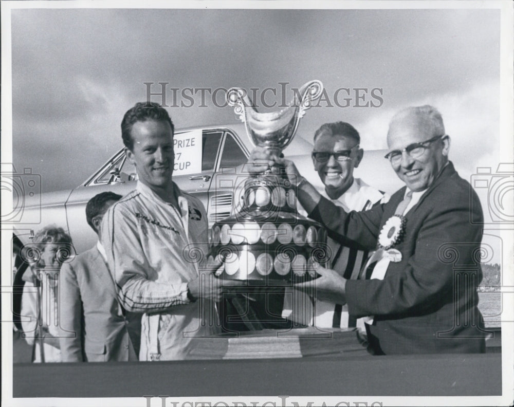 1962 Billy Schumacher winning race - Historic Images