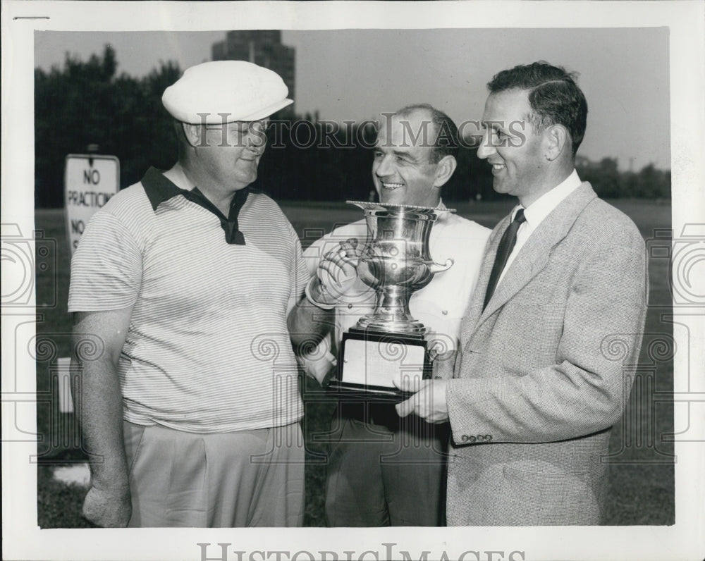 Press Photo Chicago&#39;s &quot;Golfing Fireman&quot; Eddie Kletcke with Wins Trophy - Historic Images