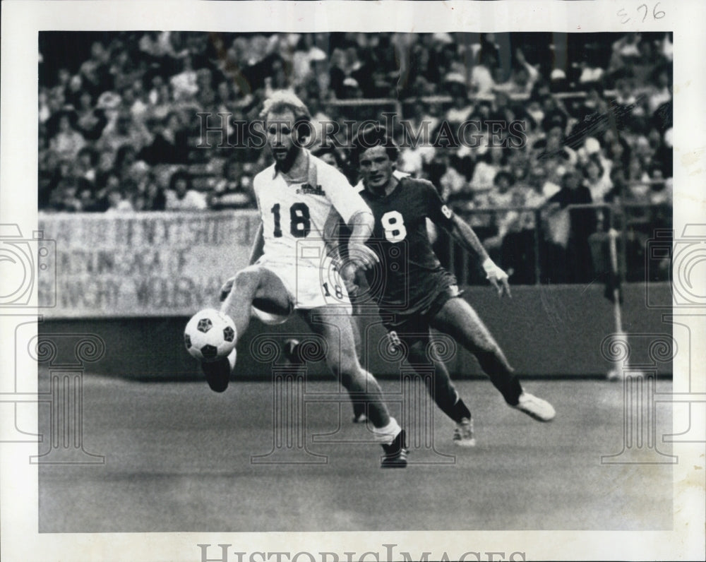 1978 Seattle&#39;s Tommy Ord controlled the ball - Historic Images