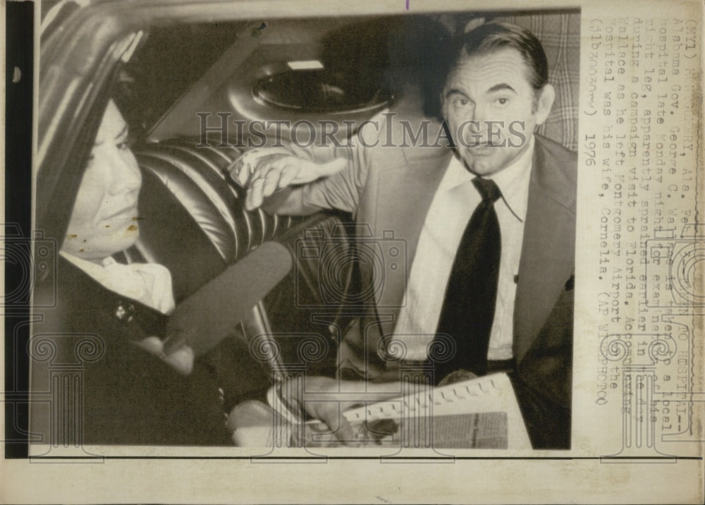 1976 Press Photo AL Gov. George C. Wallace taken to hospital for sprained leg - Historic Images