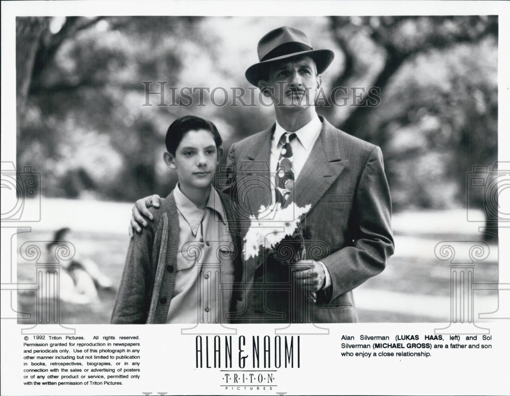 1992 Press Photo Lukas Haas and Michael Gross in &quot;Alan and Naomi&quot; - Historic Images