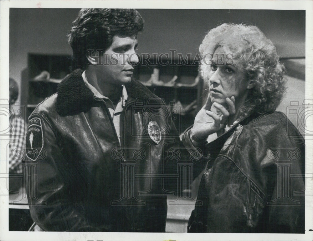 1982 Press Photo Ed Marinaro And Betty Thomas In Hill Street Blues - Historic Images