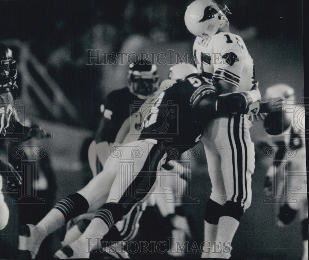 1987 Press Photo Bear Defender Marshall Hits St Louis QB Neil Lomax To Fumble - Historic Images