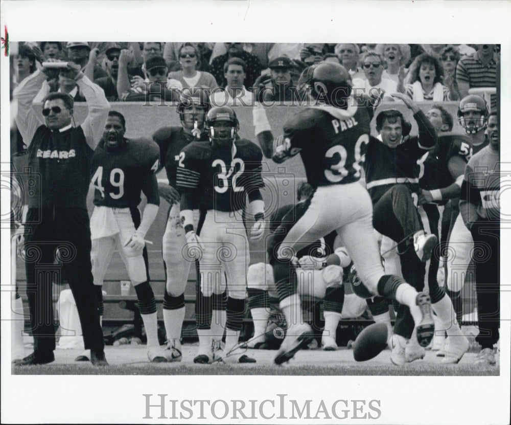 1989 Press Photo LA Rams Watch Dropped Interception of Chicago Bears - Historic Images