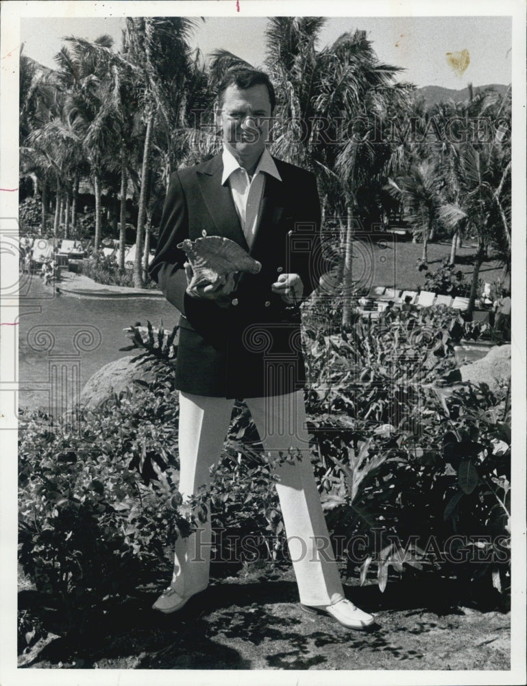 1972 Tony Randall Aquacade at Acapulco - Historic Images