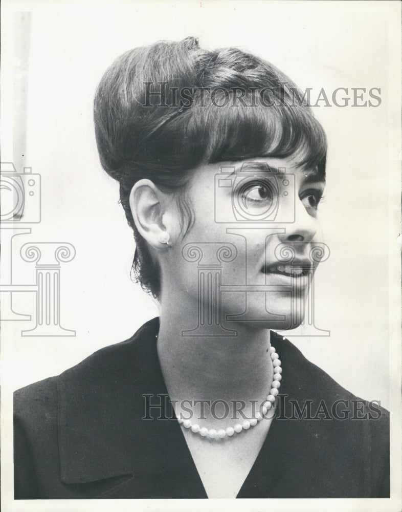 1965  Miss Illinois Kathleen Oros to go to Miss America Pageant - Historic Images