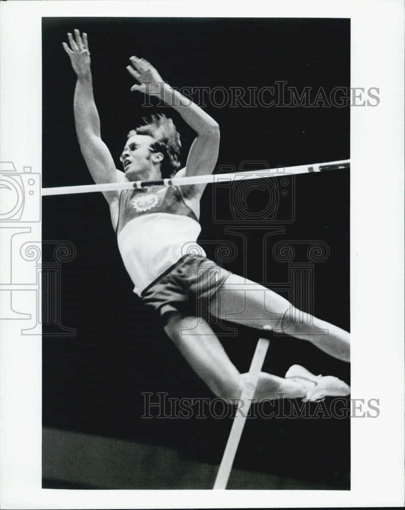 1982 Press Photo American Olympic Pole Vaulter Billy Olson - Historic Images