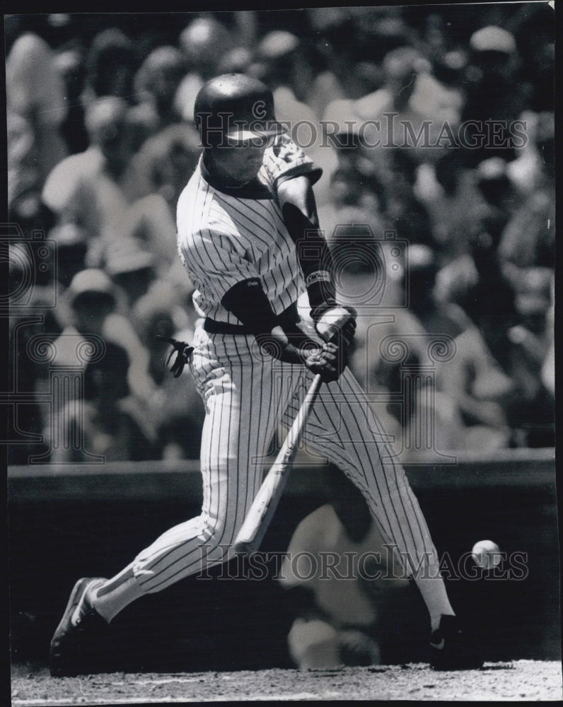 1989 Press Photo Chicago Cubs Baseball Player Jerome Walton Hits A Double - Historic Images