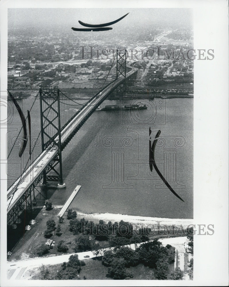 1971 Ambassador Bridge - Historic Images