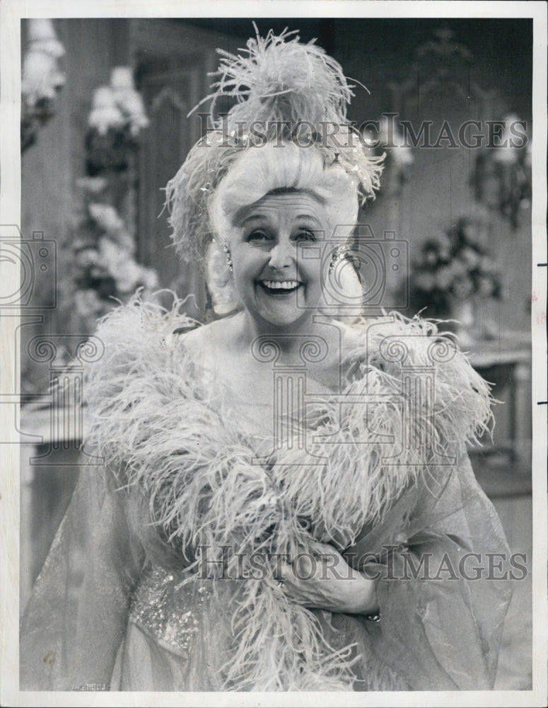 1969 Tessie O&#39;Shea appears on &quot;The Liberace Show&quot; - Historic Images