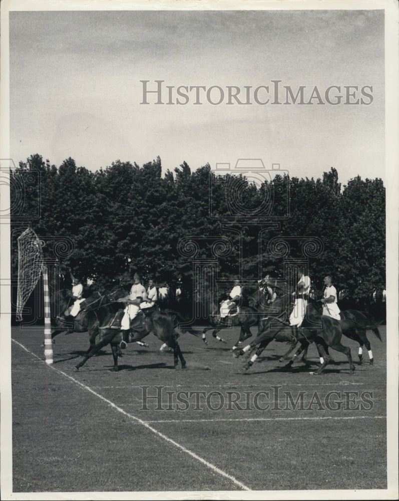 Press Photo Argentine Polo Game Combination Polo Basketball Hockey On Horseback - Historic Images
