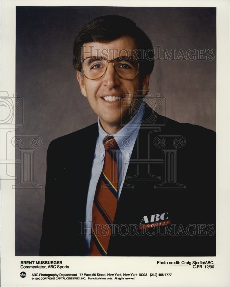 1990 Press Photo Brent Musburger Sportscaster - Historic Images