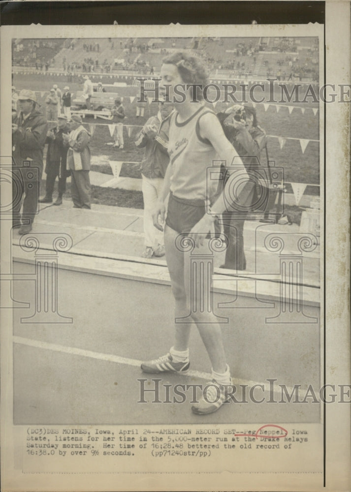 Press Photo Peg Neppel in 5,000 Meter Run - Historic Images