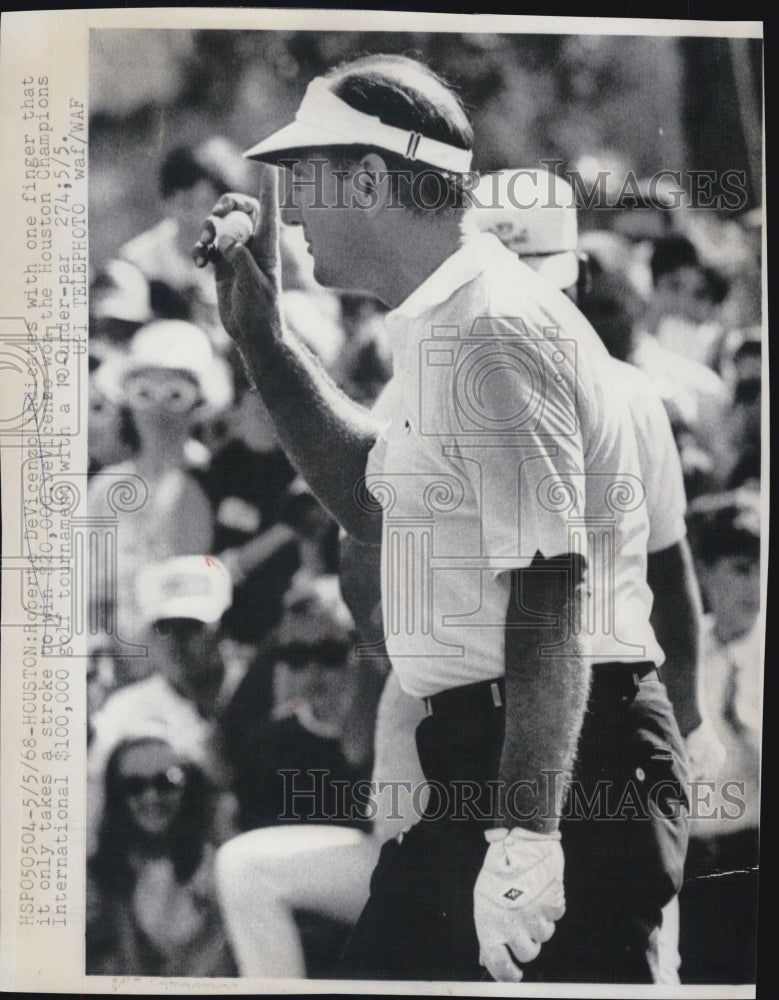 1968 Golfer Robert DeVicenzo Winning Houston Champions International - Historic Images