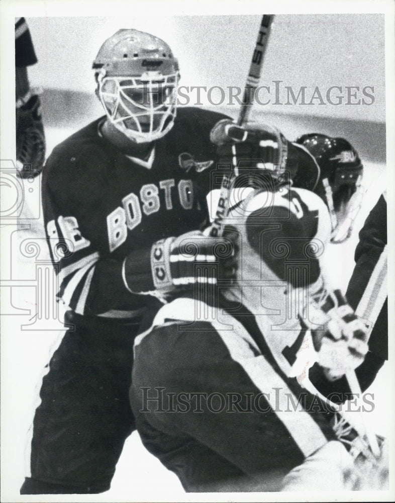 Press Photo Boston Bruins Ken Hodge Jr Colliding With Player - Historic Images