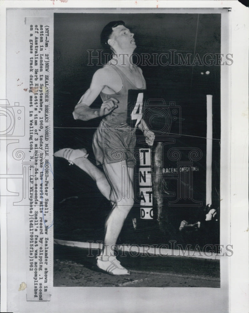 1962 Track Runner Peter Snell Breaking World Mile Record New Zealand - Historic Images