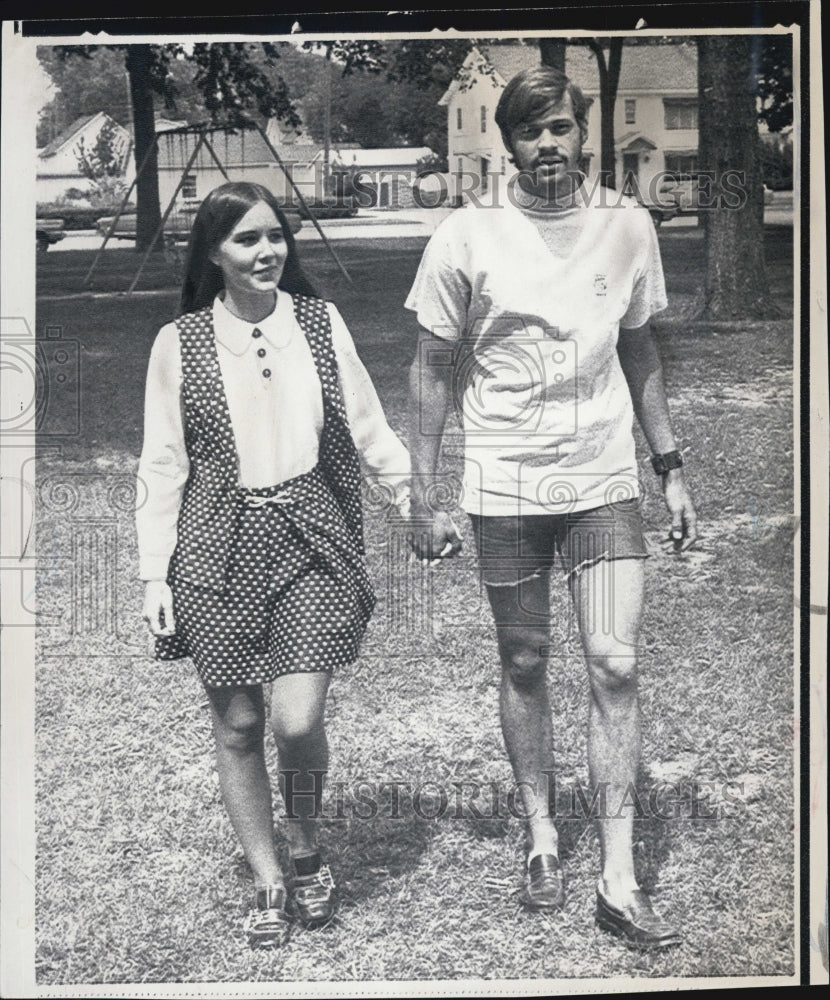 1971 Pat Matzdorf &amp; Fiancee Hold Hands on College Campus - Historic Images