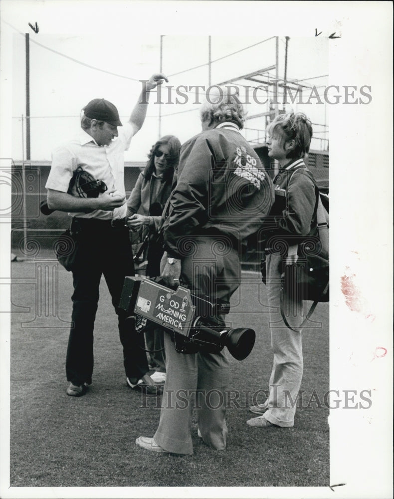1982 Charlie Pinter Umpire Film Crew Good Morning America - Historic Images