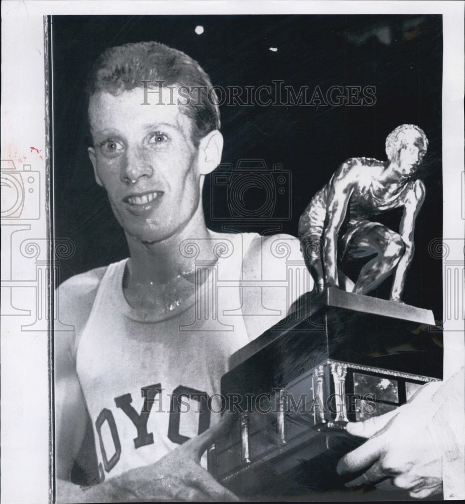 1964 Tom O&#39;Hare Beats World Record Bankers Trophy Chicago Relay - Historic Images